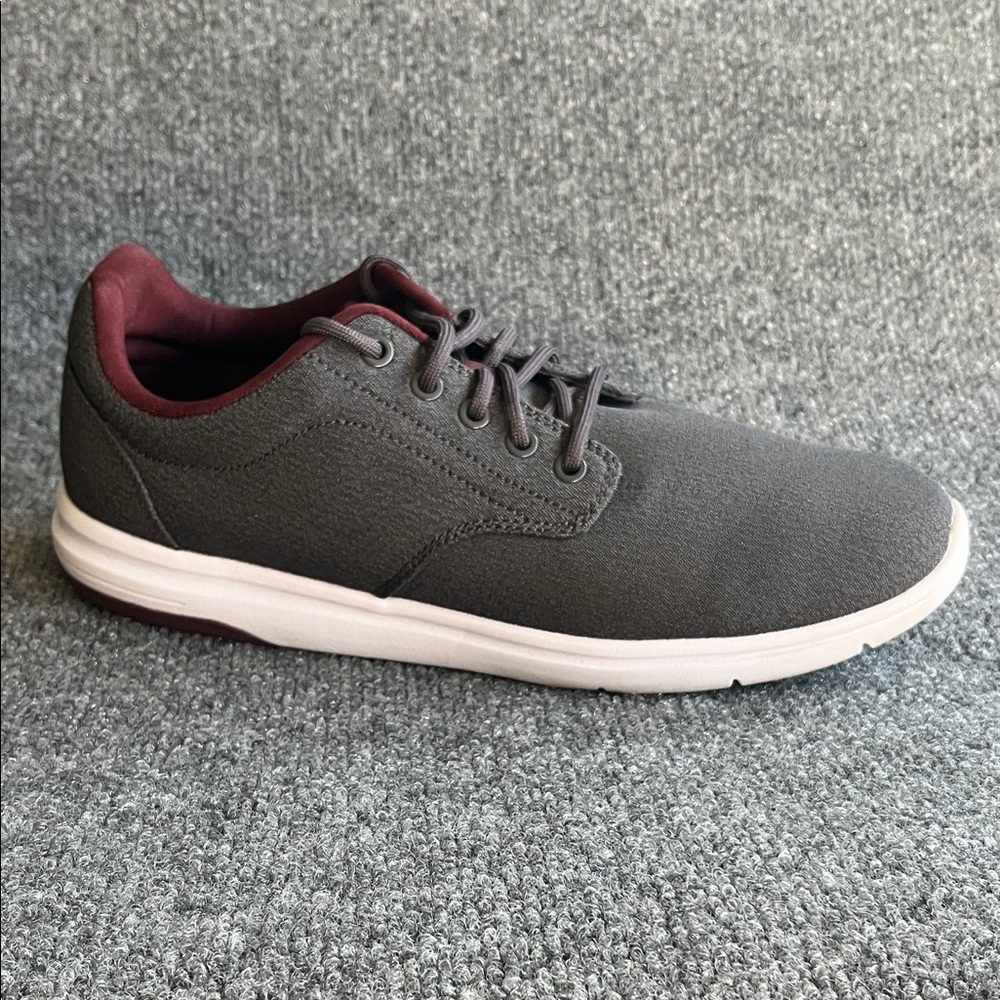 Travis Mathew The Daily 2.0 Woven Men's Gray Shoe with Burgundy Lining size 10.5